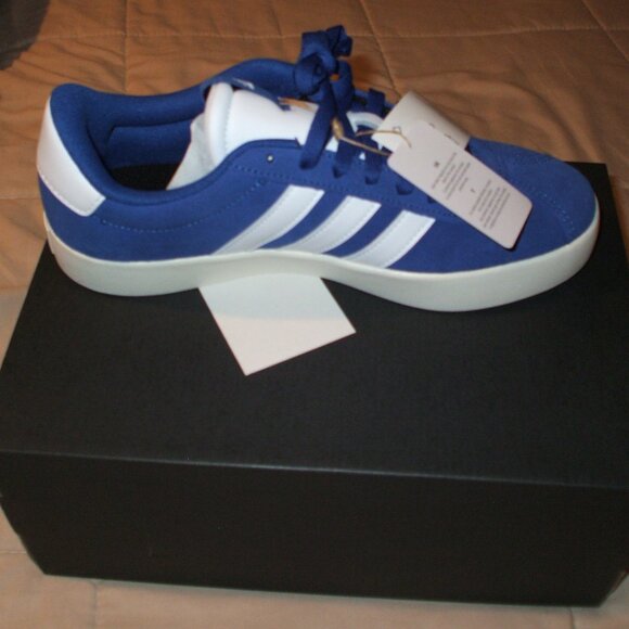 NWT Adidas Men\'s Blue VL Court 3 Shoes - Size 8